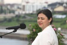 Тюменские выпускники станцевали вальс на набережной города