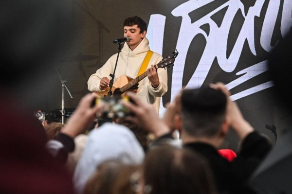 Сергей Драгни и артисты "Музсходки" выступили в Тюмени  на Дне молодежи