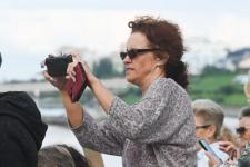 Тюменские выпускники станцевали вальс на набережной города