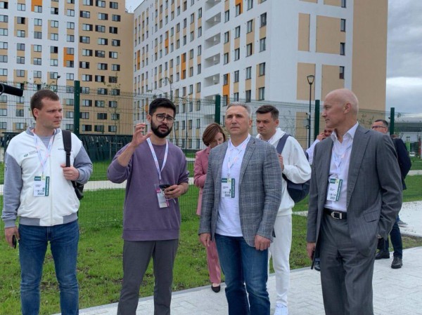 Александр Моор выступил перед участниками форума "Утро"