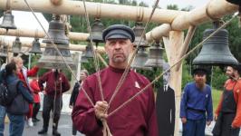 Старт празднику колокольного звона дали в Гилевской роще в день рождения Тюмени 