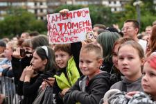 Группа Uma2rman выступает на площади 400-летия Тюмени