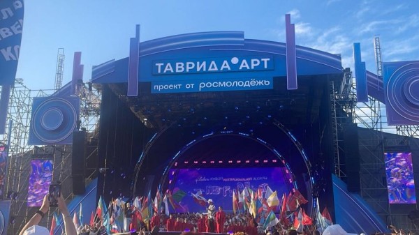 Тюменка выиграла грант от Росмолодежи на фестивале "Таврида.Арт" Тюменка выиграла грант от Росмолодежи на фестивале "Таврида.Арт"