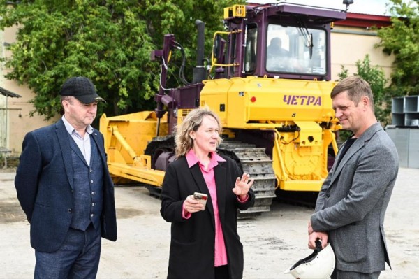 Тюменский завод ЖБИ-3 приобрел мощный бульдозер при господдержке