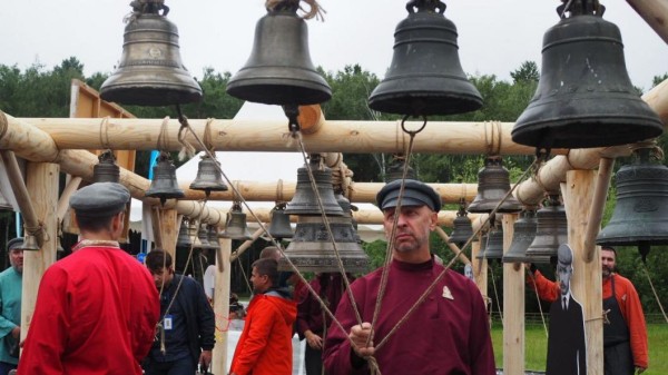 Старт празднику колокольного звона дали в Гилевской роще в день рождения Тюмени 