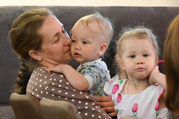 Александр Моор пожелал победителям конкурса "Семья года" удачи на федеральном этапе