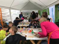 Фестиваль "Окно историй" креативных предпринимателей Тюмени проходит на пешеходной улице Фестиваль "Окно историй" креативных предпринимателей Тюмени проходит на пешеходной улице