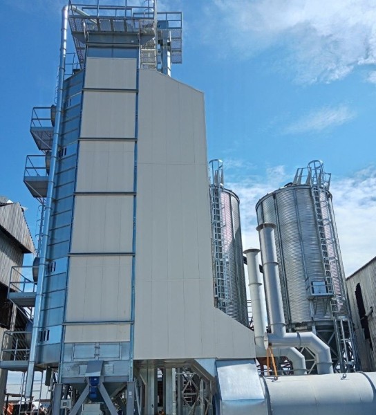 В Тюменском районе устанавливают новый зерносушильный комплекс