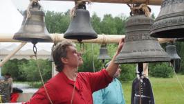 Старт празднику колокольного звона дали в Гилевской роще в день рождения Тюмени 