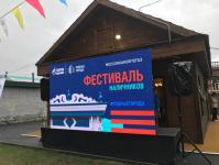 Фестиваль "Окно историй" креативных предпринимателей Тюмени проходит на пешеходной улице Фестиваль "Окно историй" креативных предпринимателей Тюмени проходит на пешеходной улице