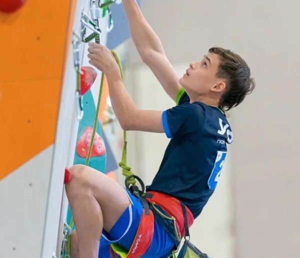 Тюменский скалолаз привез серебро и бронзу с игр "Дети Азии"