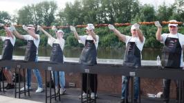 Тюменский шашлык длиной 438 метров попал в Книгу рекордов России 