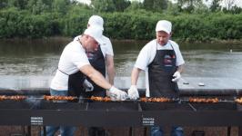 Тюменский шашлык длиной 438 метров попал в Книгу рекордов России 