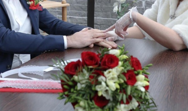 918 пар поженились в Тюмени в июне 2024 года