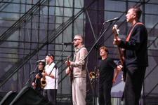 Группа Uma2rman выступает на площади 400-летия Тюмени