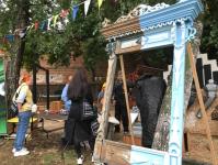 Фестиваль "Окно историй" креативных предпринимателей Тюмени проходит на пешеходной улице Фестиваль "Окно историй" креативных предпринимателей Тюмени проходит на пешеходной улице