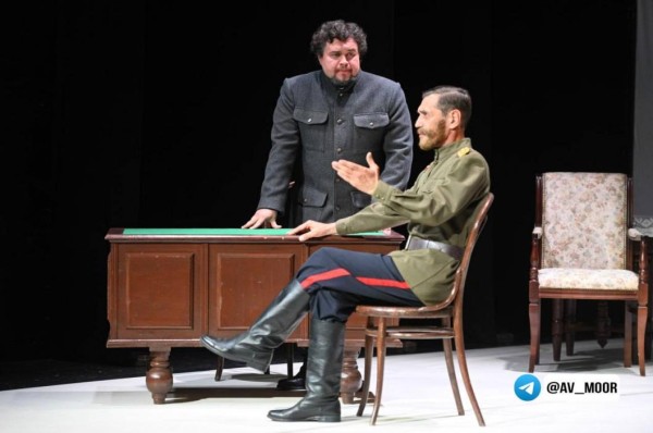 Спектакль Тобольского драмтеатра "Медведь" в Астане прошёл с аншлагом