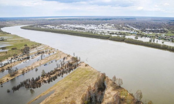 Александр Моор поблагодарил викуловчан за самоотверженность в борьбе с паводком