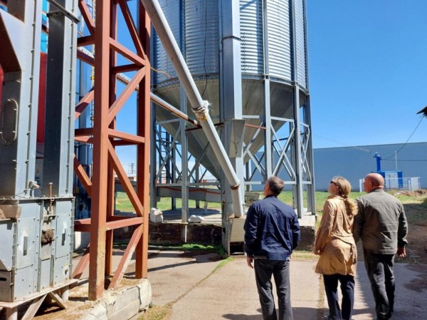 В Тюменском районе устанавливают новый зерносушильный комплекс