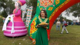 Подворья девяти районов Тюменской области принимают гостей на Сабантуе в парке Заречный