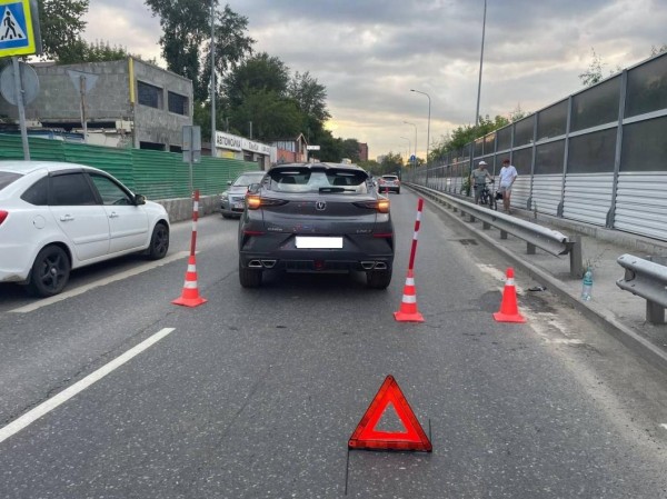 Подростка на роликах сбила на зебре машина в Тюмени