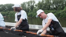 Тюменский шашлык длиной 438 метров попал в Книгу рекордов России 