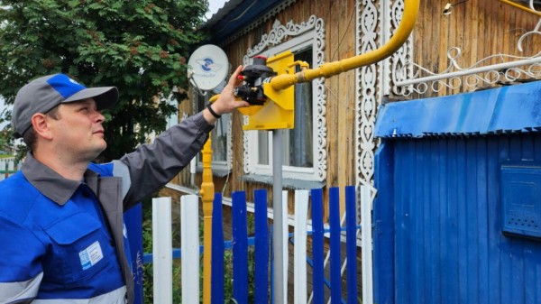 Многодетной семье Семакиных провели газ и подарили плиту ко Дню семьи