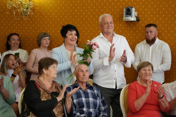 Семьи из Тюмени и Тюменского района наградили медалями "За любовь и верность"