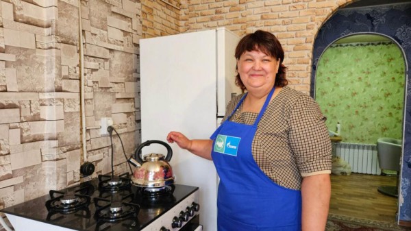 Многодетной семье Семакиных провели газ и подарили плиту ко Дню семьи