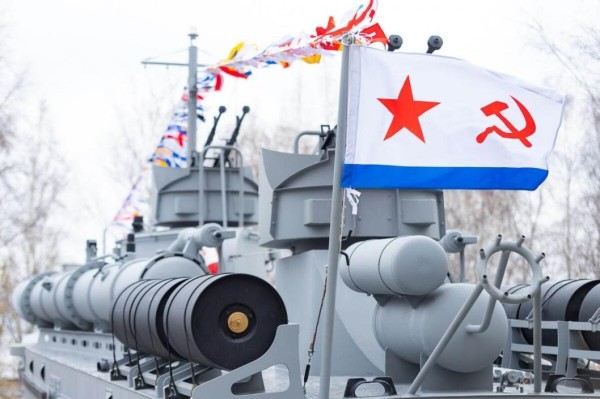 Александр Моор поздравил земляков с Днем Военно-морского флота России