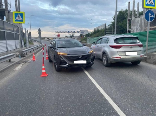 Подростка на роликах сбила на зебре машина в Тюмени