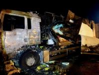 На трассе Тюмень - Екатеринбург загорелись два грузовика На трассе Тюмень - Екатеринбург загорелись два грузовика