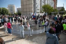 Бульвар  воды с сухим фонтаном и качелями открыли в Тюмени