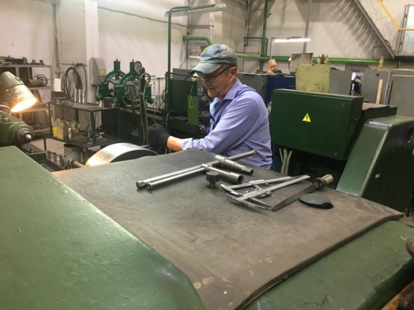 Тюменских депутатов познакомили с работой одного из знаковых для города предприятий