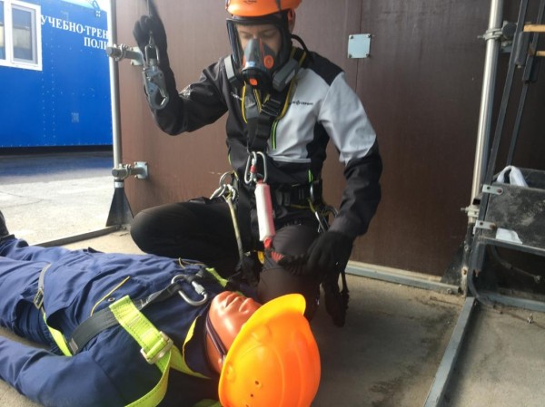 Тюменских депутатов познакомили с работой одного из знаковых для города предприятий