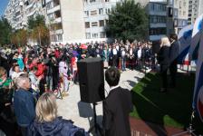 Бульвар  воды с сухим фонтаном и качелями открыли в Тюмени