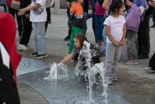 Бульвар  воды с сухим фонтаном и качелями открыли в Тюмени