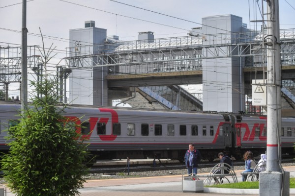 Александр Моор поздравил ветеранов и работников железнодорожного транспорта с профессиональным праздником Александр Моор поздравил ветеранов и работников железнодорожного транспорта с профессиональным праздником