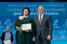 Александр Моор вручил награды 17 спортсменам и тренерам региона 