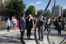 Бульвар  воды с сухим фонтаном и качелями открыли в Тюмени