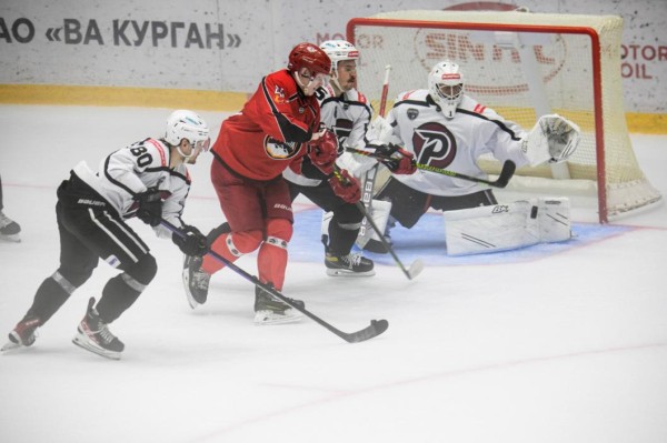 Тюменские хоккеисты проиграли команде из Верхней Пышмы в турнире памяти Н. В. Парышева