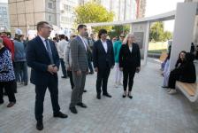 Бульвар  воды с сухим фонтаном и качелями открыли в Тюмени