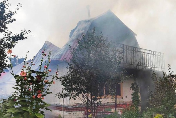 Дачный дом сгорел в СНТ "Мичуринец-2" под Тюменью Дачный дом сгорел в СНТ "Мичуринец-2" под Тюменью