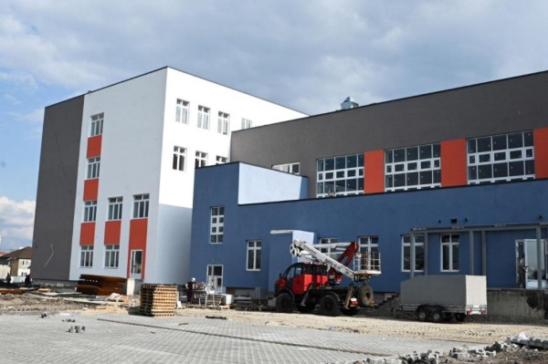 В Тюмени строительство школы в микрорайоне Мелиораторов выполнено на 90 %