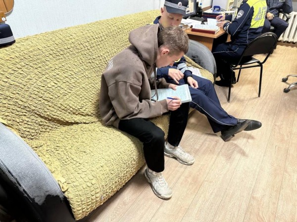 Молодой водитель посчитал, что дороже продаст машину, проехав по пешеходной улице в Тюмени 