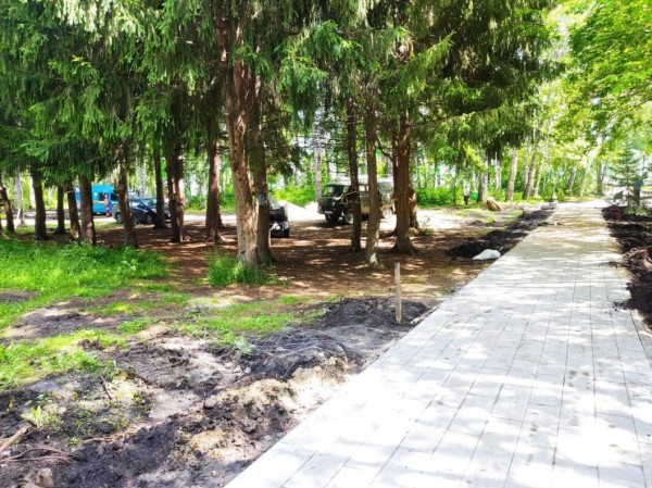 Александр Моор оценил благоустройство Березовой рощи в Ишиме