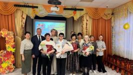 Работников детских садов Тюмени с профессиональным праздником поздравили городские депутаты