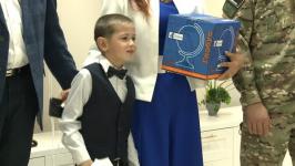 В Тюмени первоклассникам из семей погибших бойцов СВО вручили подарки ко Дню знаний В Тюмени первоклассникам из семей погибших бойцов СВО вручили подарки ко Дню знаний