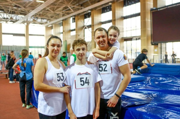 Тюменские семьи приглашают на фестиваль ГТО в Легкоатлетический манеж