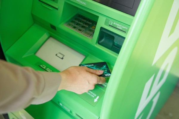 В Тюменской области снижается количество оформляемых кредитных карт